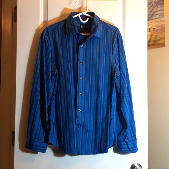 Gap Blue Pinstripe Button Down Shirt - Picture 1 of 4